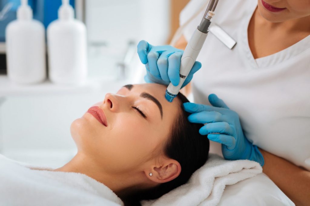 what does a hydrafacial do