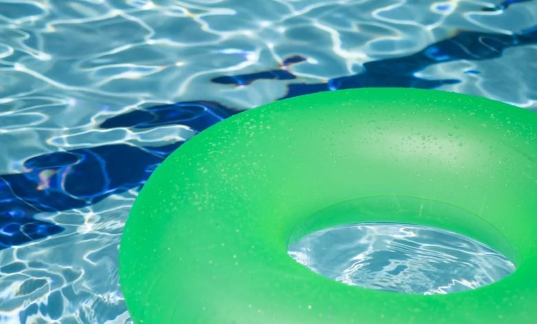 3 Ways to Add Chlorine Tablets to Your Pool